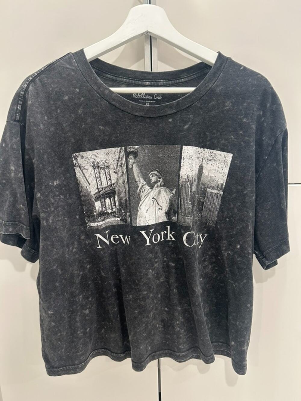 Rebellious One NEW YORK CITY t-shirt top Black Short sleeves Cotton XL worn 1x